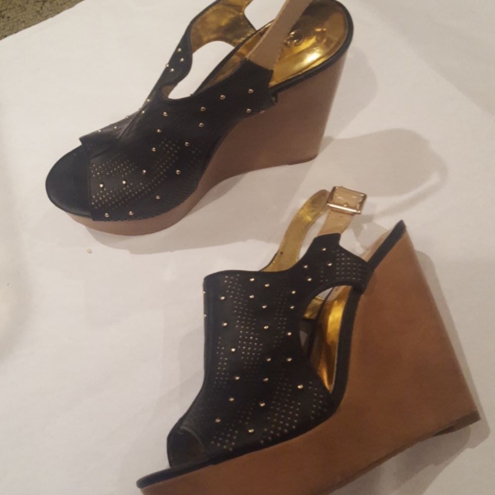 NWOT Black wedges with gold studs